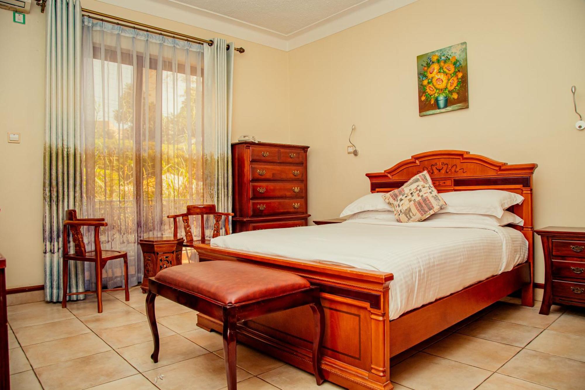 Shangri-La Hotel Muyenga Bugolobi Exterior photo